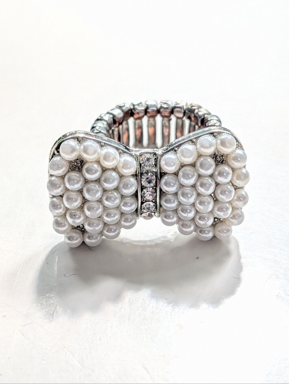 Vintage Y2K Silver Tone Faux Pearl Rhinestone Glam Bow Statement Stretch Ring